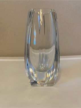 Baccarat Bouton d’Or bud vase